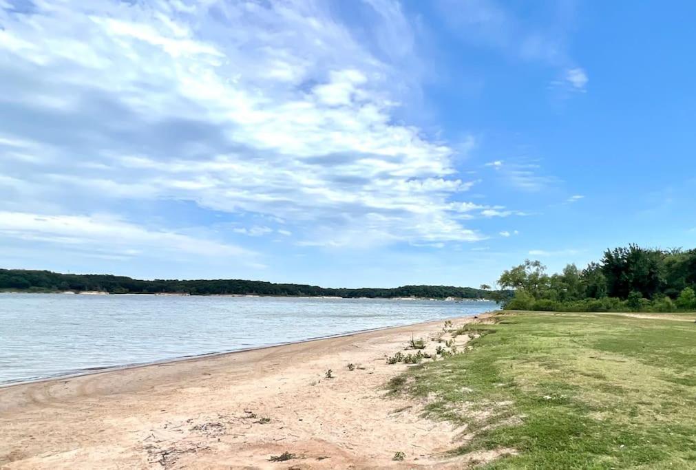 The Little Getaway-Sleeps 4, Firepit, Pet Friendly Villa Pottsboro Kültér fotó